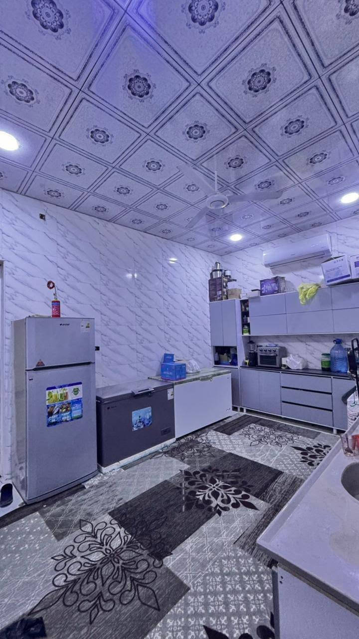 ٩🏡🔥 بيت زراعي تحفة للبيع – فرصة استثمارية مميزة 🔥🏡
📍 الموقع المميز: دور سيد حمزة – قرب عمود 90
📐 المساحة: 300 متر
🏠 بناء حديث 2025 – مستلم وصل
✨ البيت ركن وموقعه مميز
جميع الخدمات متوفرة
🔹 مواصفات البناء:
• 3 غرف نوم
• استقبال واسع 10 × 4 متر
• صالة كبيرة 7 × 5 متر
• مطبخ سيراميك
• مخزن 3 × 2 متر
• مجمع حمام معزول
• حمام خارجي
• أرضية بورسلين
• بناء طابوق
• كونكريت مسلح ومعزول بـ الإيزوكام
• ارتفاع السقف 3.5 متر
🌳 الحديقة والكراج:
• كراج مع حديقة بمساحة 100 متر
• مساحة مناسبة للعائلة والاستراحة والزراعة
• أو الاستثمار ك محل او مخبز
💰 فرصة استثمارية:
البيت مؤجر لمدة سنتين بإيجار 300 ألف دينار شهرياً ..
🔥 السعر المطلوب: 110 مليون دينار قفل
📞 للاستفسار والتواصل:
***********
⚠️ للجادين فقط – البيت يستحق المشاهدة

