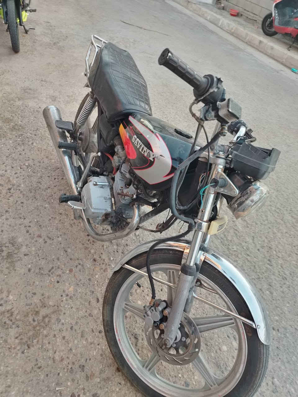 دراجه سيفان موديل 2017
كير محرك انطي خير من الله
زوج تايرات جدد مصار سبوعين 
السعر 300 بيه مجال 
 اتصال الاستفسار
*********** بي واتساب
