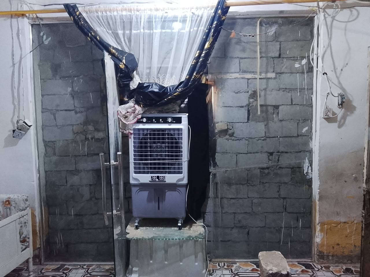 جام مال محل هنه وبابهن الطول مرتين ونص والعرض 3متر تقريبن جامه منهن مفطوره هاي الي مئشرين عليه سعرهن 225.  الي يريدهن يتصل على الرقم ***********مكانهن بابل
