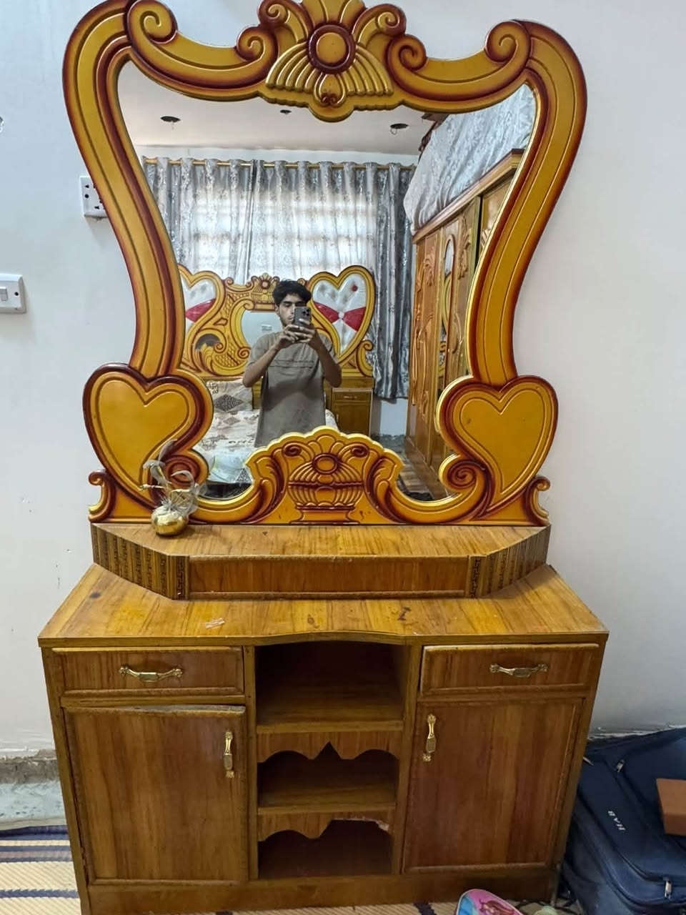 سلام عليكم غرفه مستعمله البيع نضيفه عنواني بغداد حي النصر السعر 400 اتصل وتدلل ***********

