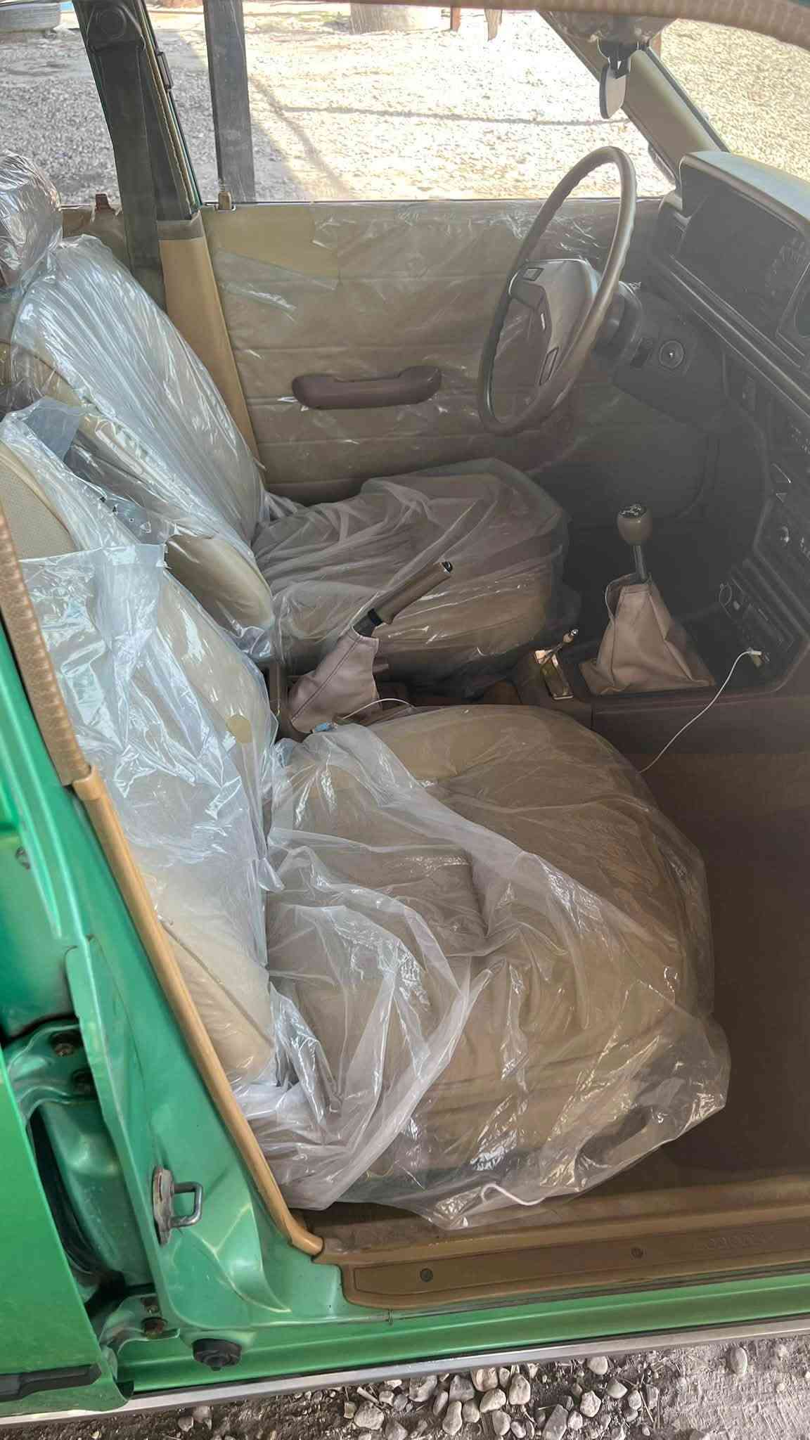 كرونه موديل ٨٠ للبيع سياره جديده بمعنى الكلمه اي نقص مابيه السياره رقم جديد وهزه جديده بئسمي تاخذه الف ماتصرف عليه السعر ٥٥ وبيه مجال بصيط اي استفسار اتصال 📞 على الرقم *********** مكانه كربلاء طويريج

