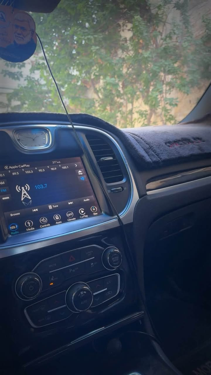 السلام عليكم
اوباما
C300
بلاتينيوم 
خزن كشنات +ترحيب ستيرن وكشن السائق
سستم سماعات هارمن كاردن مختوم 
تبريد+ تدفئة كشن امامي 
تدفئة كشن خلفي 
شاشة جبيرة 
كار بلي ابل
رادار جانبي 
رادار امامي رياضي 
تحديد مسار 
مري قلاب 
تعتيم مراية داخلية +تعايم مري جانبي 
تدفئة مرايا جانبية
تدفئة ستيرن 
فرس حصان +حاضن كلاصات بارد 
تحكم صفحتين 
ترحيب جميع الابواب 
ويل رياضي مكسيكي اسود 
ماشية 100 الف مايل حقيقي
بيها صبغ قطعتين البنيد +جاملغ الخلفي
باسمي تحويل فقط
مكاني بغداد رصافة
الاسفسار اكثر 
***********
