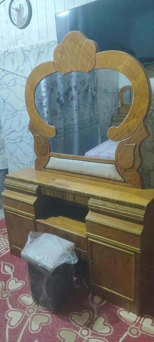 ميز مرايه اخو الجديد السعر 80 وبيه مجال قليل
للتواصل ***********
