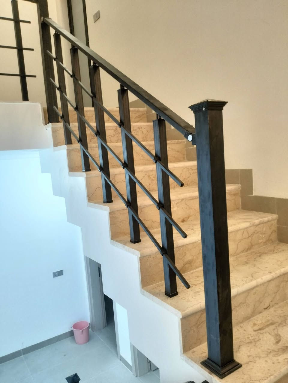 محجلات جميع الاوان متوفره ✨✅
قوه وثبات مدة الحياة ✨✅
مقاوم للماء ✨✅
ضد الزنجار ✨✅
مقاوم للكدمات ✨✅
مقاوم للحراره ✨✅
بأنسب الاسعار ✨✅
متوفر لجميع احياء الموصل العمل موقعي ✨✅
نوع المقطع تركي ثقيل ✨✅
العنوان الموصل الأيسر الكندي الثانيه 
الهاتف : *********** - متوفر واتس اب 
عـمر ألمنيوم ✨✅

نص مكتوب في الصور:
- محجل اسود مربع
- محجل بوري دوار اسود فحمي