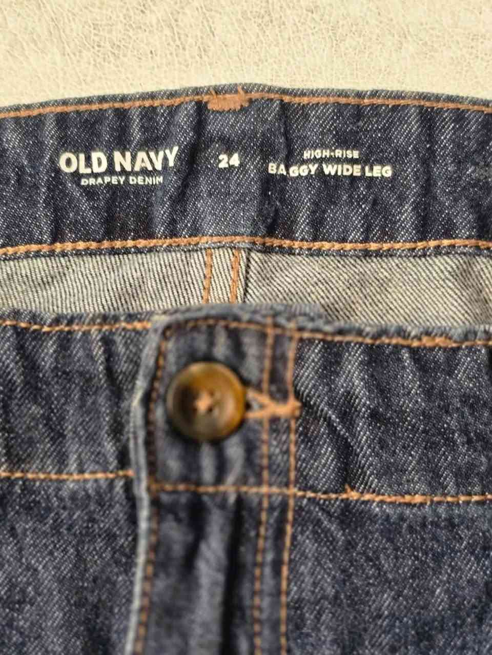 Old Navy Wide Leg | بنطرون جينز أولد نيفي واسع
القياس 36 
السعر 15 الف 
للحجز خاص او عبر الواتس اب ***********
