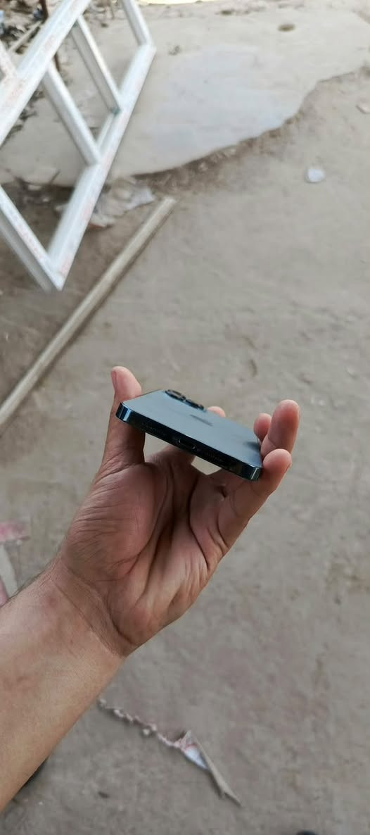 آيفون ١٢برو ماكس بطارية ٧٨ الجهاز نضيف جداً مامفتوح ولا مبدل بي شي
فقط الكزازه مال الكامره مكسوره من الخارج سعره ٤٥٠
***********واتساب
