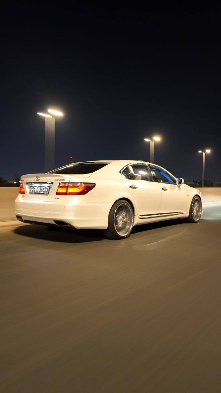 ﷽
اللهم صل على محمد وال محمد 

للبيع فقط 

لكزس فخر الصناعه اليابانيه

LEXUS 

الموديل 2007

الحجم LS460 

عداد المسافه220  الف كيلو متر 

المواصفات طلب خاص VIP

والصور موظحه كلشي 

حجم المحرك 8 سلندر سعه 4.6 

دفع خلفي ( اكسل ) 

ناقل حركه ( گير ) 8 نمر  بثلاث وضعيات 

مدخلها سيرفس ويشمل صدر حداديه 

+دهن وفلاتر + ميزانيه الكترونيه + باتري جديد 

 ياباني اصلي  

فحص وسنويه وهزه منتهيه

السياره خاليه من النواقص 

اختصر المواصفات المهمه فقط 

ابواب شفط  5 بصمات 

الصندوق كهراباء يصعد وينزل  

لايتات داينمك متحركه مع وضعيه السياره وزنون

المقاعد الخلفيه الي هيه كلش ممتعه طبعا 

تتميز بالمساج وهيتر وتبريد  وميز طعام وقاصه وديفيدي وأقراص 16 فول صاج  فول ايرباك كما موظح بالصور

نضام الصوت فدشي رهيب من شركه( مارك لفنسون)

شاشه اماميه  وشاشه خلفيه DVD

وانضمه جدا عديده بالسياره الصراحه نصها مو فاهمها 

اخوان السياره كلش جديده ومابيها نقص   السعر 170
المحرك وكير استوني شادهن مال كصه ماشيه 80 الف

صبغ حزام لجماليه كفاله من الكص والنقل جثه بسمي  تحويل ثاني يوم

مكانها بصره   للاستفسار ***********

***********فقط واتساب ابو رضا
