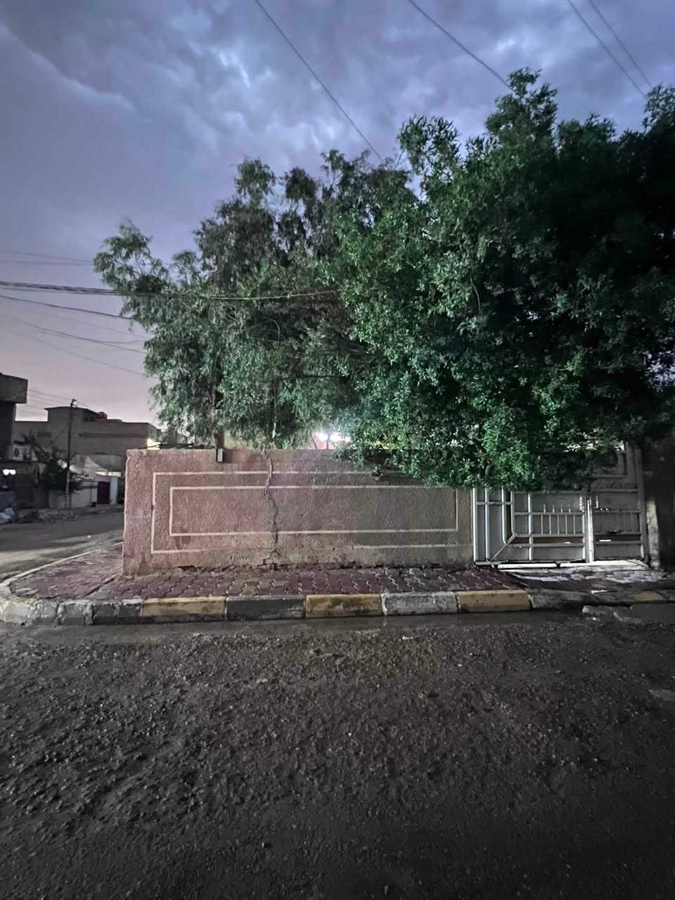 🏠 بيت ركن للبيع
 المساحة: 200 متر
 الموقع: الشهداء الأولى - شارع ندوسة الأكرمين
 للاستفسار: ***********
