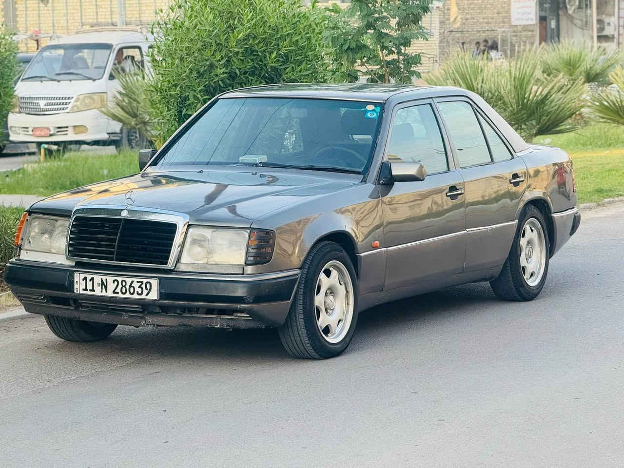 مرسيدس • موديل ١٩٨٦ • رقم بغداد