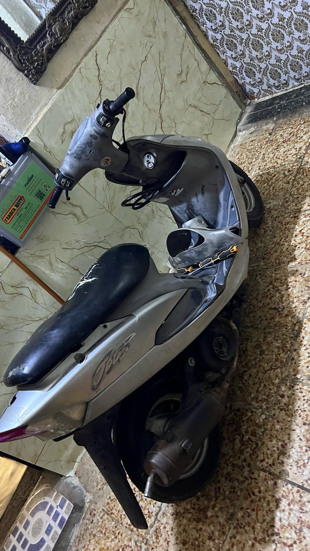 سعرها بي مجال 
السلام عليكم
ماكس قجمه مبدل كور ولفات بس
دراجه شلعتها حلوه ومعدلها حلو عوزها بس الدبلات الكدام دراجه كامله كفراتها مختمه وسوادات هم كلشي مختم بيها لاتنضح دهن ولا ايشي سلفها نكره وهندها بس تبدله هلال وموجود هم مالها الاصلي سعرها كلش مناسب ومكاني بصرة زبير
تواصل :***********