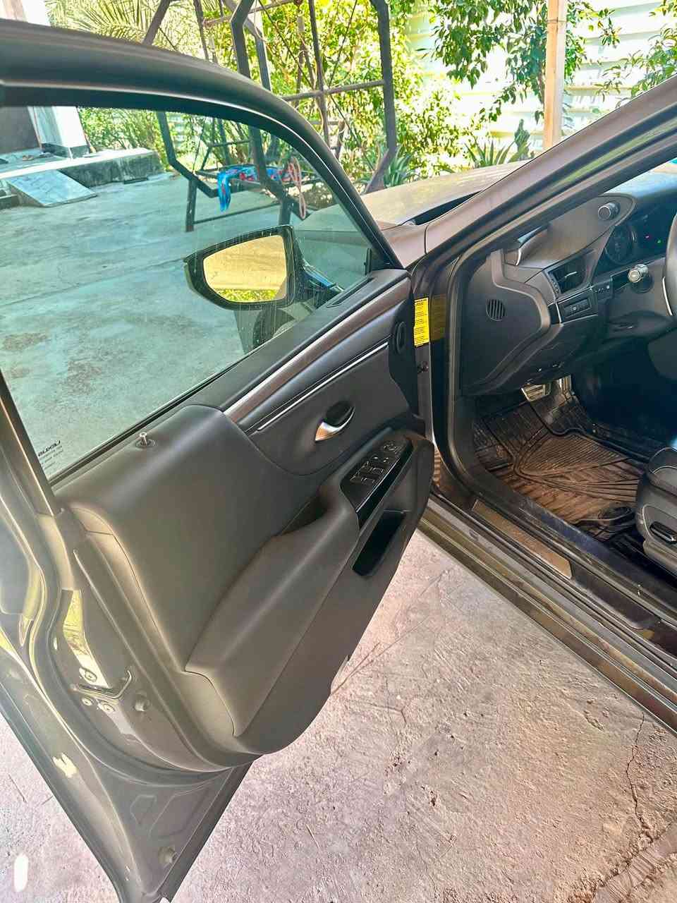 لكزس ES300h • ٢٠٢٢ • رقم بغداد