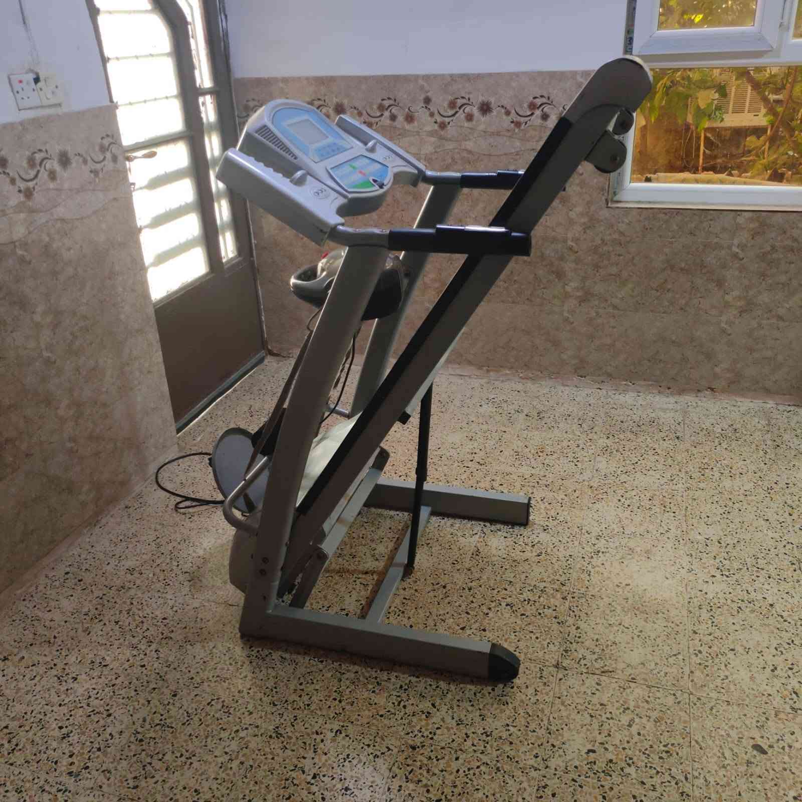 جهاز جري استخدام منزلي نضيف وزن يتحمل ١٦٠كيلو بي حزام تكسير شحوم تدليك جسم كامل موصفات مبي
ثري سماعات نبظات القلب   السعر 180 الف
عنوان موصل
***********
