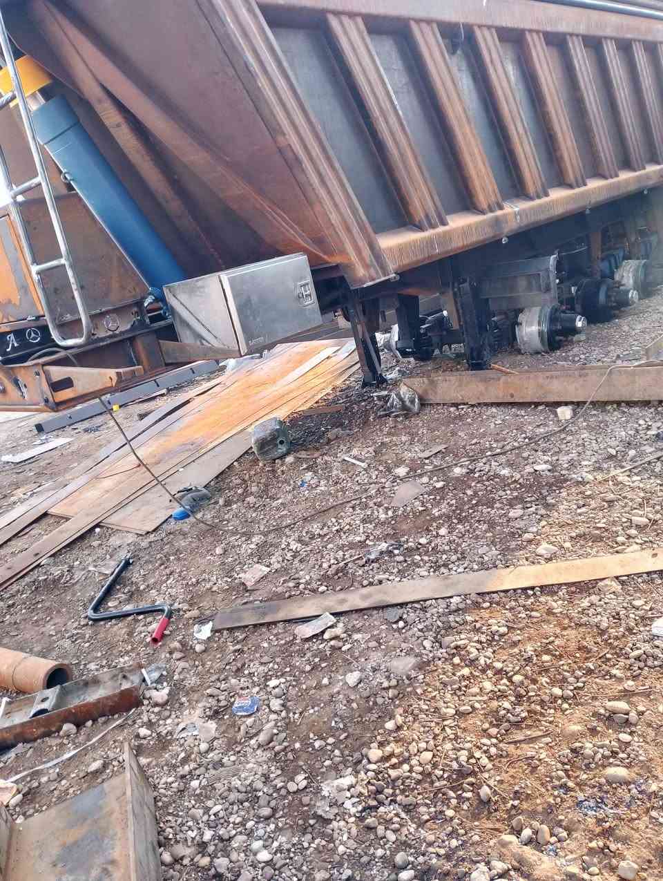 حداده عامه عرباين ماموت وماكنيسان ذرعا 30متر شاصي 16شريط12 كاعيه 8ملم صفاح 6ملم/***********
