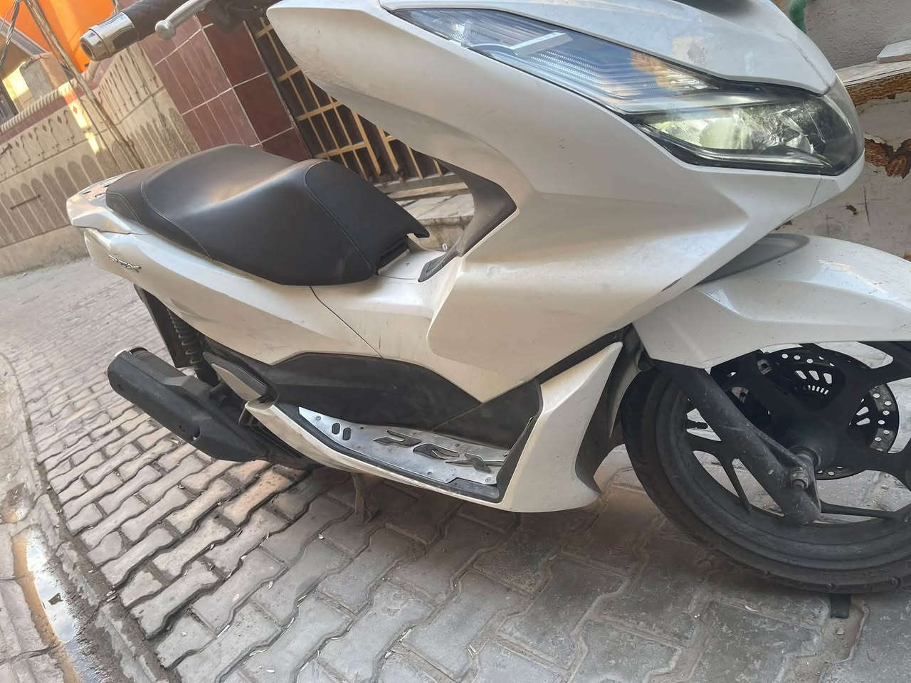 بي سي اكس جيل الرابع صارلهى شهر من نازله رمبه كفاله عامه منطول لطول 
مكينه بلاد حجم 160 
كفر بلاد  
حساسات شغاله
دبلات لوك
تايرات لوك 
ستيرن رياضي قلاب 
يدات تتفئه
دراجه مال جناي الف عافيه للي ياخذه ع وضع الرمبه بعدهى
سعر 16 ورقه بيهى مجال حك جيه بغداد الكريعات استفسار اكثر اتصال ☎️ ***********
