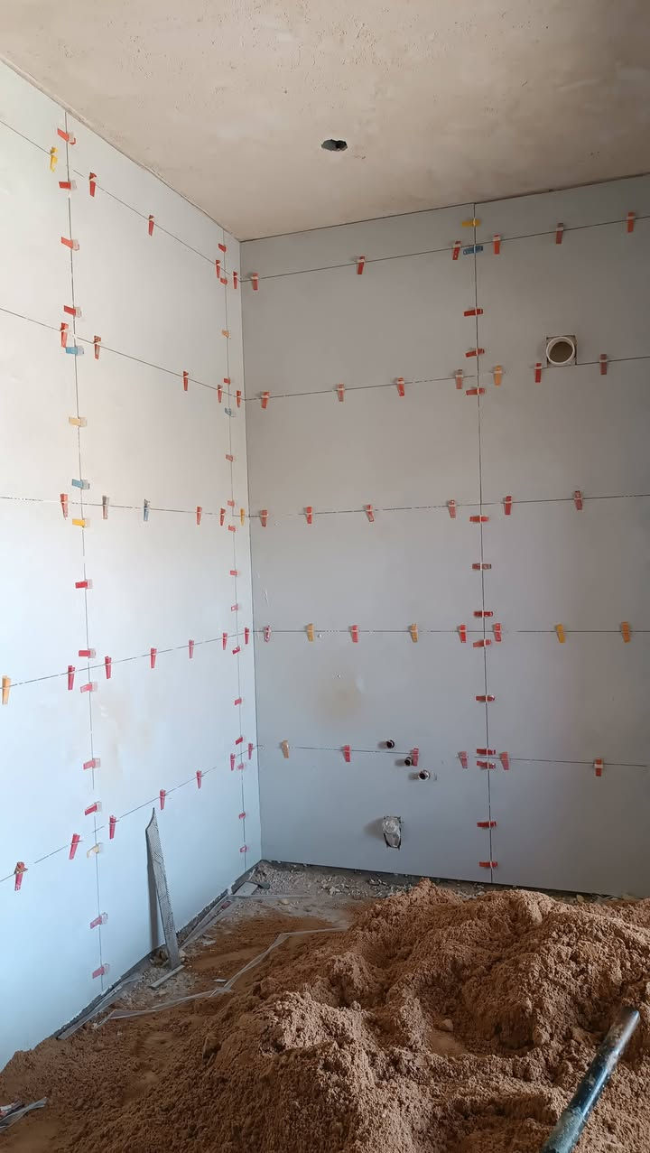 السلام عليكم. 
خلفة كافة السيراميك والمرمر شغل تسليم مهندس 
وبأسعار مناسبة  اتصل او تواصل خاص ***********
