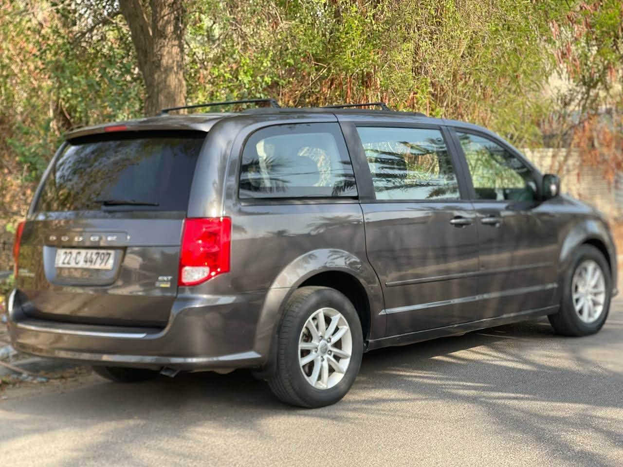 السلام عليكم
‎#_للبيع_فقط👇🚘 
‎دوج كرفان 2015 DOGE CARAVAN
 وراد امريكي رقم اربيل وكاله او تحويل    
ضرر جاملغ فقط 
 السعر 137 وبي مجال بسيط 
موصفات:-
مكينه 3600 باب + جنطه كهرباء مقاعد منفصله سياحي شاشه + كامر تبريد ٣ قطع ويل كب حصان جام 
اوتو كرسي كهرباء 
 مكانهة بغداد 
للاستفسار ***********
