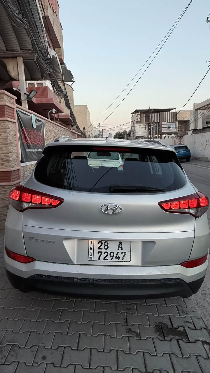 هونداي توسان 2018 وارد امريكي
ماشية 174,000 ميل 

الموصفات :- 

موديل 2018 

دفع رباعي 

محرك 2000 GDI 

مانع انزلاق 

كشنات تدفئة 

انظمة  قياده اعتيادي ايكو سبورت 

لايتات زينون 

كاميرا خلفيه 

ابل كاربلاي

تحكم ستيرن

مثبت سرعه 

نظام التحكم بالجر

السعر 105 ورقة قفل 

السونر موجود ويا الصور ، وكلشي وسعره ، واي شي يختلف عن السونر اني أتحمل مسؤوليته . 

للتواصل واتساب ***********
