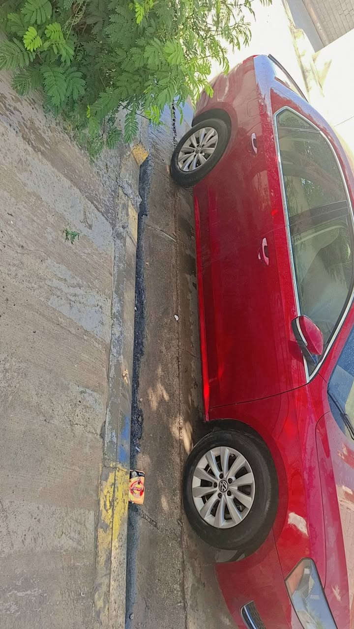 سلام عليكم للبيع باسات موديل ١٦ محرك كير تبريد كلها شرط
قطعتين كلير اكثر من ربع بونيد وباب سائق عكس نص
شرط ثاني يوم تحويل
بطاقه بنزين موجود
رقمه اربيل اوربي هزه جديد
ماشي ١١٧ ميل
سيارة بدون ضربه بدون ارباك بجم كبس وخلف كبس
سعره ١٢٠ بيها مجال للطيبين 
مكان سيارة كركوك
***********
