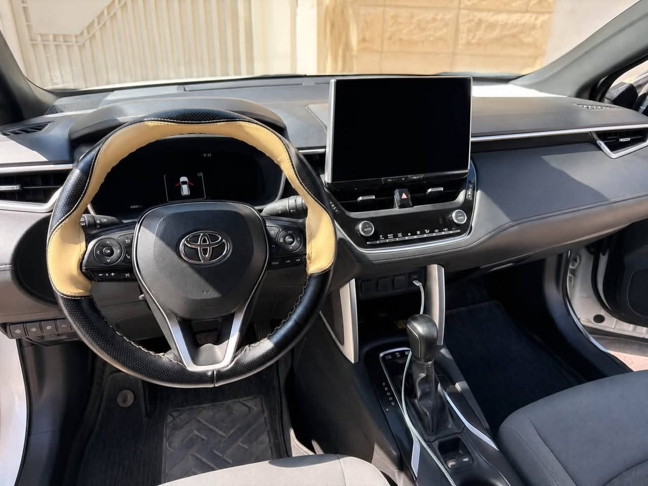 ⸻
🚗 للبيع | تويوتا كورولا كروس هايبرد 2024

الموديل: 2024
اللون: أبيض لؤلؤي
الوارد: كندي بدون صور حادث 
رقم: بغداد
المسافة: 45.000 كم فقط

المواصفات:

✅ محرك هايبرد (بنزين + كهرباء) اقتصادي جداً
✅ ناقل حركة أوتوماتيك (CVT)
✅ تشغيل ودخول بصمة
✅ شاشة كبيرة
✅ تحكم كامل من المقود
✅ مثبت سرعة راداري
✅ نظام الحفاظ على المسار (Lane Assist)
✅ نظام مانع الاصطدام مع الفرملة التلقائية
✅ إضاءة أوتوماتيكية
✅ توقيف ذاتي للطوارئ
✅ مقاعد مخمل
✅ بدون فتحة سقف
✅ جنوط ألمنيوم أصلية
✅ مكيف ممتاز

الضرر: بابين ورصعات متفرقة.
السيارة بحالة ممتازة وجاهزة للفحص والاستخدام.

💰 السعر المطلوب: 155 ورقة (15,500 دولار) قابل للتفاوض بعد المعاينة.

📞 للاستفسار التواصل على الخاص أو الاتصال
***********
