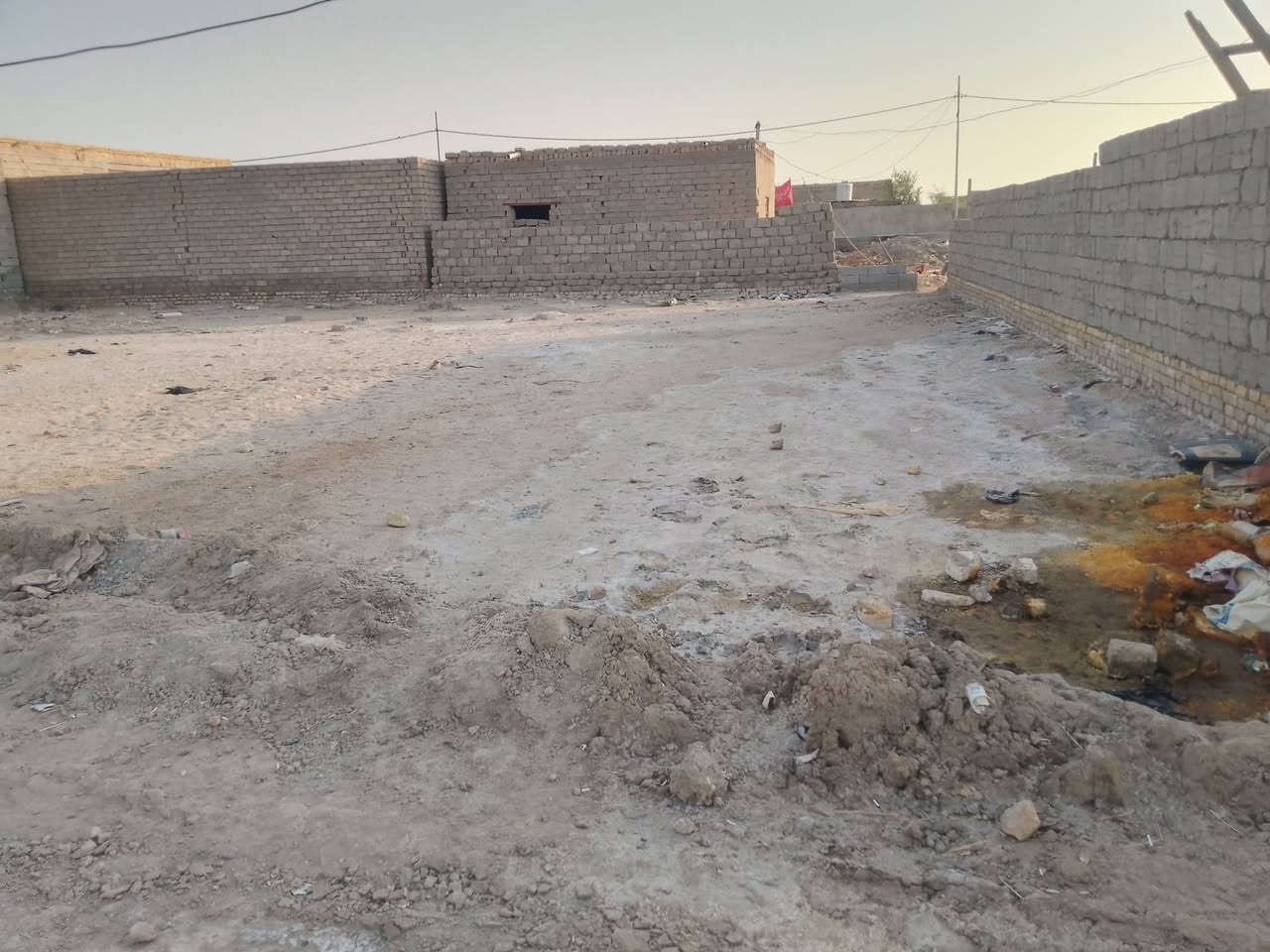 قطعه 250م حي الزهراء شارع 30 السايدين فرعيه متوفر كافة الخدمات بسعر مناسب كلش
***********
