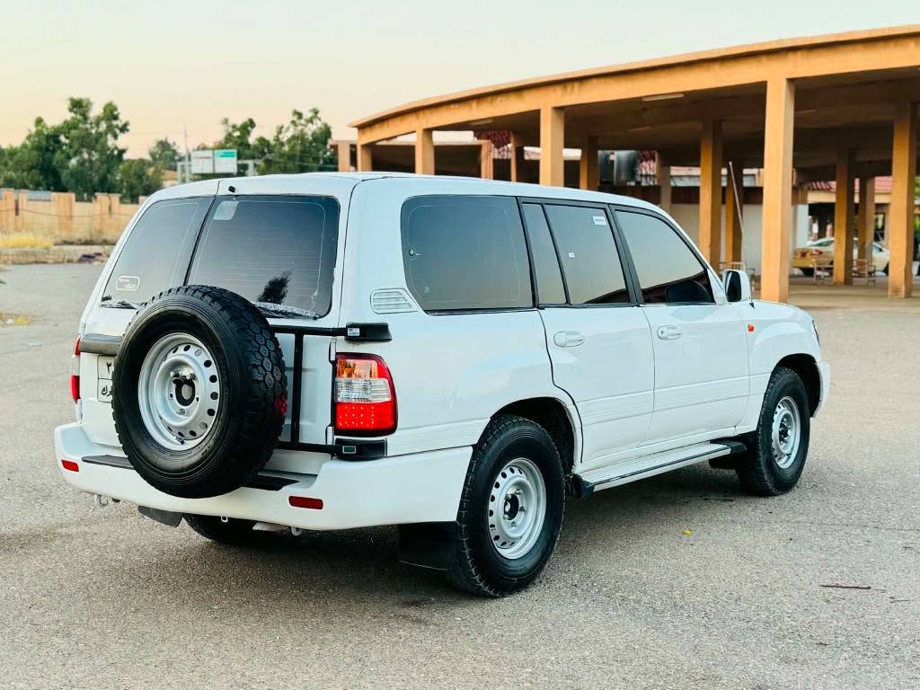 مۆنيكا 2003 دەشبول بەرز
پێش تەبڵە سێ ڕوبع ناوشین
ناوی لەحاسیبە نیە سبوخ عامه
بەلای سایەقا کەوتوە بەس شانی عەزیەتی بوە
گێرومەکینە وئەکسل دەبڵ ئەکسل بەشەرت
تەبرید و توندو تۆڵی هەموو بەشەرت
سەنەوی تازە بەسەرچوە ژینگەی دراوە
سەیارەکە  زۆرجوانە مالی دۆستە 
پێنج تایەو ویلی شازدەی تازە بۆبەستراوە 
سعری108وەرەقە کەمیک مەجال
***********ڤایبەر وەتس ئەپ
***********لەشاری کۆیە كويسينجاك, أربيل
