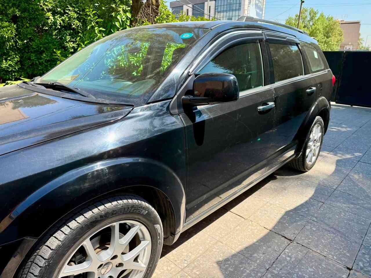 دودج جورني للبيع موديل ٢٠١٤ رقم بغداد بإسمي
-فئة Limited محرك ٦ سلندر فور ويل مسجلة اصولية بالسنوية

-هزة جديدة قبل شهر

-ماشية ١١٤ الف كيلو متر (مو ميل)

-مقاعد جلد بالكامل ٧ راكب مع تدفئة المقاعد الامامية + الستيرن

-مقعد السائق كهربائي

-شاشة كبيرة بلادية مع نظام خرائط بيها طرق العراق من الشمال للجنوب

-سستم صوت بلادي نوع Alpine

-تحكم كامل بالستيرن من الامام والخلف مع نظام الاوامر الصوتية

-يدات الابواب والسيباية نيكل بلادي مع بصمة تشغيل وبصمة ابواب وصندوك ودخول ذكي

-بصمات عدد ٢

-تشغيل عن بعد ونظام حماية بلادي

-تبريد منفصل امامي (يمين ويسار) مع تحكم خاص بالتبريد الخلفي

-مخابئ سرية عدد ٣ 

-شاشة سقف خلفية مع ريموت بلادي

-حساس خلفي بلادي مع كاميرا رجوع الى الخلف

-بروجكتور دعامية اصلي مع لايت زينون نوعية ممتازة عالي ناصي

-السيارة بدون اي رسالة تحذيرية وعند الفحص بالحاسبة (صفر رسالة) يعني كل انظمتها الكهربائية ممتازة

-محرك گير اكسل ممتاز وصدر امامي خلفي مع الدبلات واذاين المحرك جديدات

-اطارات تخم نوع كومهو ويل كب حجم ١٩

-بلكات وصيت عليهن من امريكيا اصليات مال الشركة

-غاز التبريد ACDelco تم شحنه عالوزن مضبوط

-راديتر هيمي والسيارة مابيها اي حماوة بالصيف والطرق الخارجية، لا يوجد نضوح او تنقيص نهائياً

-سبيرها الاصلي مع غلاف السبير البلادي

-الظفيرة بلادية ومابيها اي چطل او تصليح

-وبعد هوايه امور ماريد اطولها عليكم بس السيارة تاخذها تترحم عليه بعدها على كد ما مهتم بصيانتها بصورة صحيحة وقطع غيار اصلية وفقط بانزين محسن (مع العلم محركها يشتغل بالعادي والمحسن بدون اي مشاكل) والسيارة صارلها ٧ سنوات عندي بهاي الفترة بدلت دهن الكير والفلتر ٣ مرات وزيت المحرك اجيب نوعية سعره ١٠٠ الف وبالعافية عالياخذها 

-حادثها جاملغ ايسر وبونيد مصبوغات والجاملغ الايمن اني صبغته لان بي شخوط بدون اي معجون بقية هيكل السيارة كله مكفول 

-بعد ما اشتريتها عدت تصليحها بالكامل وكلشي خليت جديد حتى دركة الستيرن والراديترات، اشتريتها سنة ٢٠١٩ وجانت ماشية ٣٧ الف كيلو

-سعرها ١٣٥ ورقة بيع او مراوس بدورنگو موديل ٢٠٢١ فما فوق ٨ سلندر حصراً لون اسود او ماروني

-مكان السيارة بغداد حي القادسية

***********
