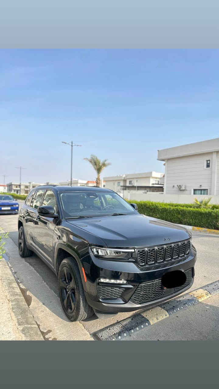 jeep grand cheroke 
2023
black top 
4 قطع سبوغ بدون ایرباگ بدون داخلی
4 پارچە بەبێ ژورێ بەبێ ایرباگ
یەک دینار موسرافی تێدا نییە 
هەموو قەلبی بەشەرت
*********** أربيل, العراق
