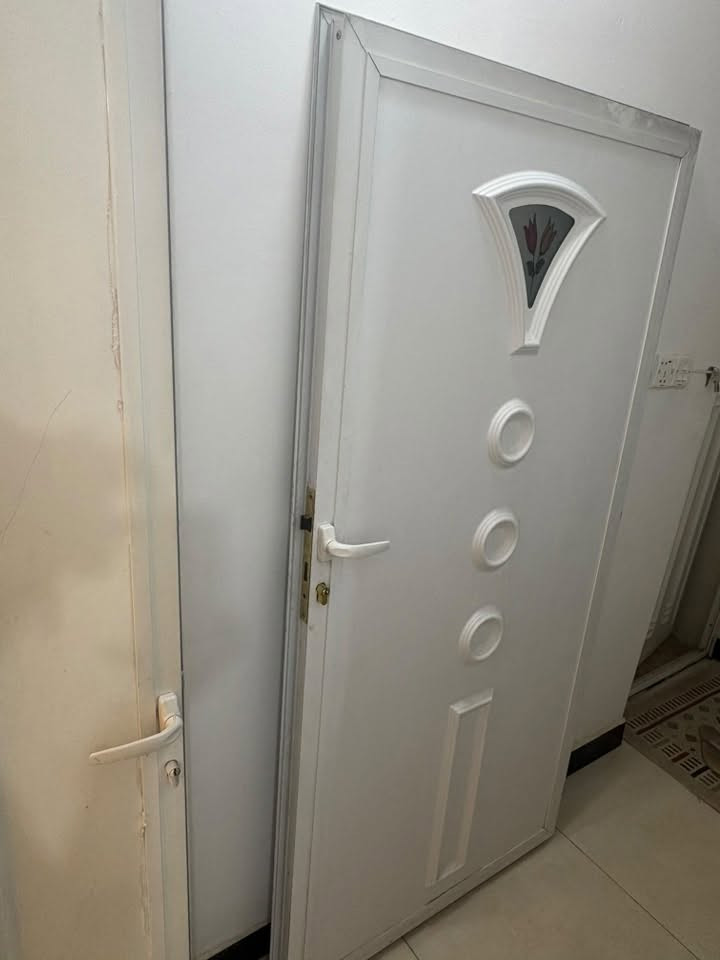 ابواب PVC • مستعملة نظيفة • ١٩٧×٩٧