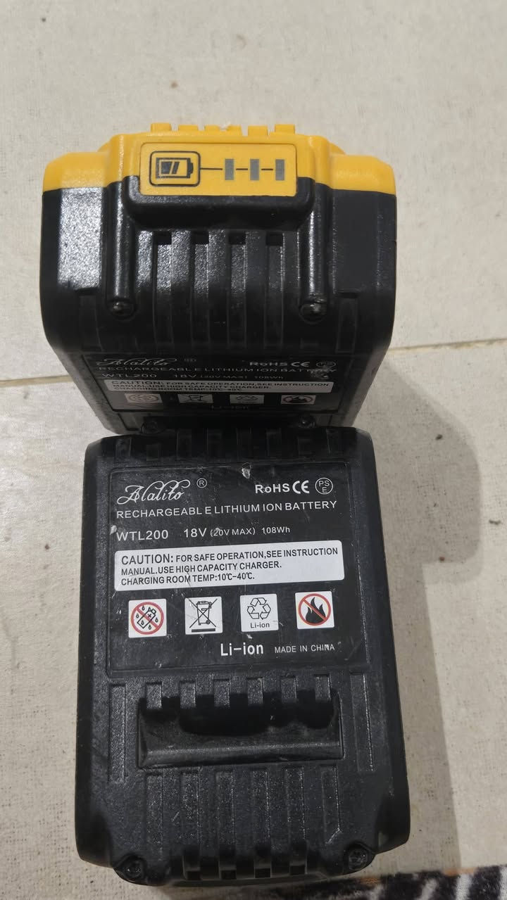 بطاريات 2 يرهمن عل Dewalt 
وحده طافيه ماتشتغل
والثانية ضعيفه 
٣٥ الف 
***********
او اكتب تم اراسلك
