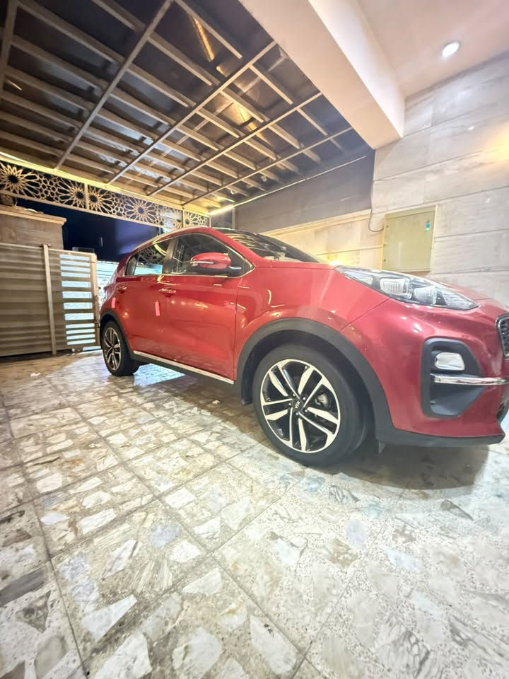 🚘 للبيع كيا سبورتج 2021 – فول أوبشن 🔥
🔴 اللون: أحمر
⭐ فول أوبشن
📅 موديل: 2021 السيارة وارد خليج 
✨ السيارة نظيفة ومرتبة، استخدام شخصي
❄️ تبريد وتدفئة
📸 الصور حقيقية للسيارة

السيارة جاهزة للفحص والمعاينة، والجادين حياهم الله  
📍 الموقع: الاعظميه 
📞 للاستفسار: ***********

ملاحظة: البيع للجادين فقط، والرزق على الله.

نص مكتوب في الصور:
- الاشلين
- الاثنين