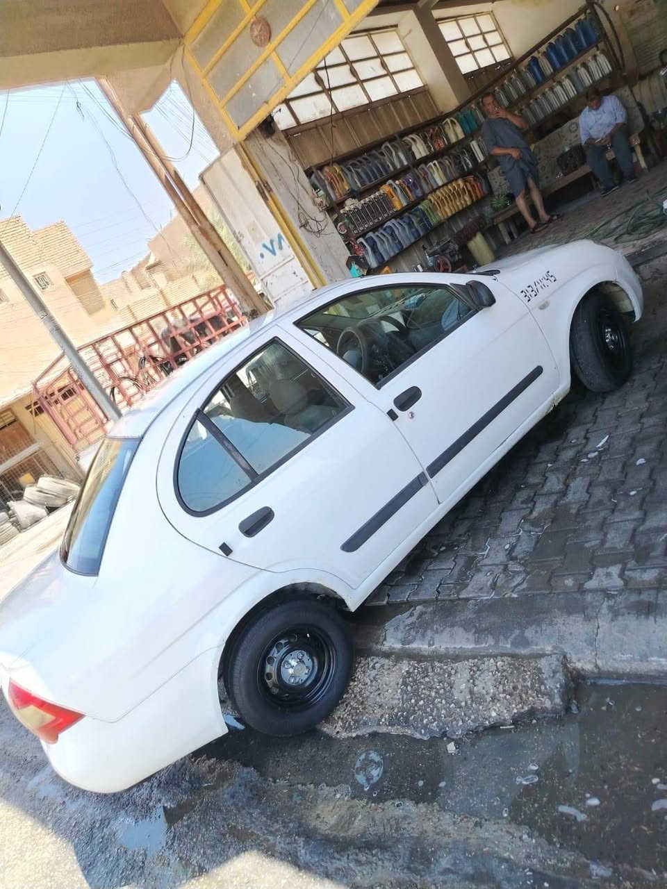 السلام عليكم سيارة طيبه موديل 2014 سيارة باسمي منضومه كامله مال تبريد و مكينه وگير كله كامل رقم انكليزي باسمي مصفره غرامات استوني استلمت لوحات وسنويه السعر 40 وبيهة مجال قليل  مكاني كربلاء حي الحر للأستفسار ع هذا رقم ***********
