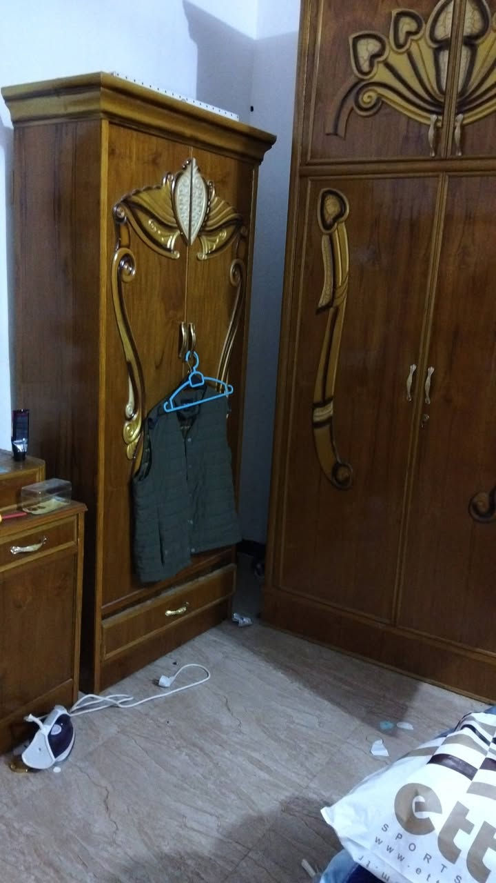 غرفة اخشاب نظافه فول  99  بالمية شهر من مشتريها 
سعر 650 الف    بيع علمود سفر 
***********
