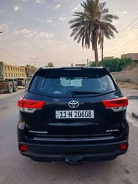 تويوتا هايلندر 2018 AWD  XLE    رقم بغداد باسمي   ماشية السيارة 82 الف...