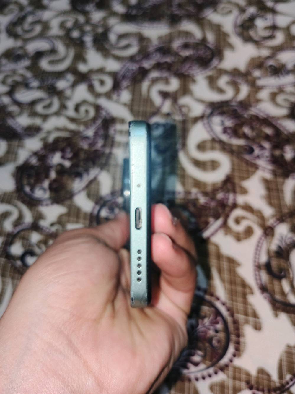 السلام عليكم بوكو c75 ذاكرة 256, رام 5+8 ببجي 60فريم جهاز فقط فطور بل شاشه ولكن لمسه شغال تجي وأشوف جهاز  تجي ويا شاحنه بس السعر 90 الرقم *********** واتساب فقط