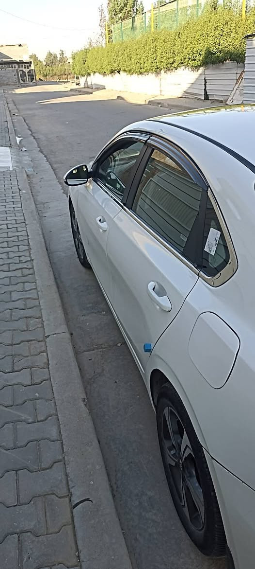 بعد التحيه والسلام 
سيراتو موديل 21 محرك ١٦٠٠ كير محرك تبريد جاهزه تحكم ستيرن فتحه تبريد قطعتين بيه صفحه صبغ وتبديل .وقماره بيه كرتين صبغ وخشم البنيد ماشيه ١٨٨ الف شاشه
مكان السياره اليوسفيه 
الرقم /***********
