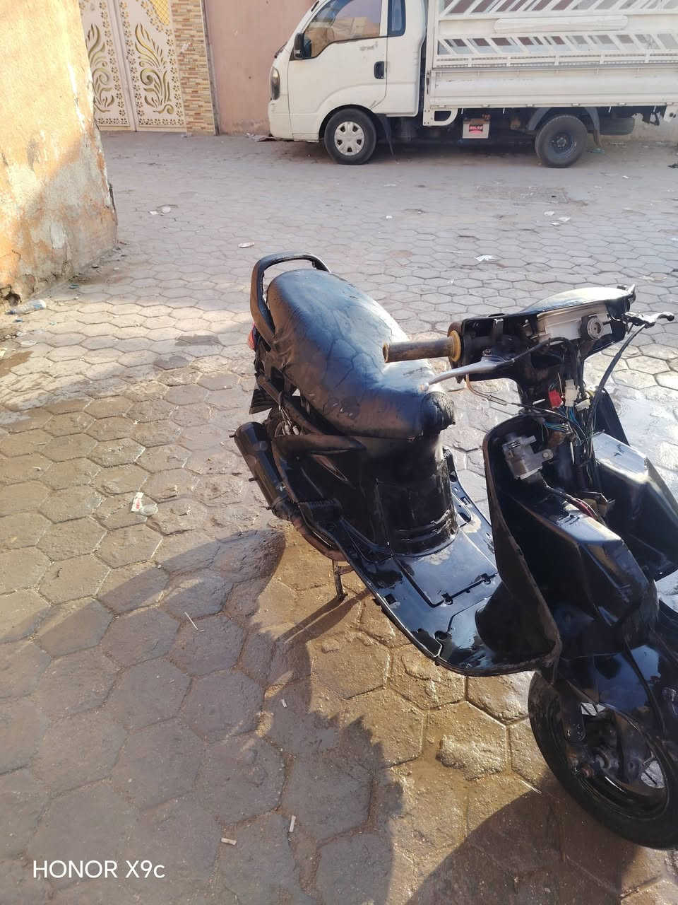 سلام عليكم درجه فراشه للبيع
شغاله بيه دخانه بصيطه
 درجه مرتبه عوز
نواعم.    *سعر ٢٠٠ بيه مجال لللشراي
رقمي ***********

نص مكتوب في الصور:
- HONOR X9c