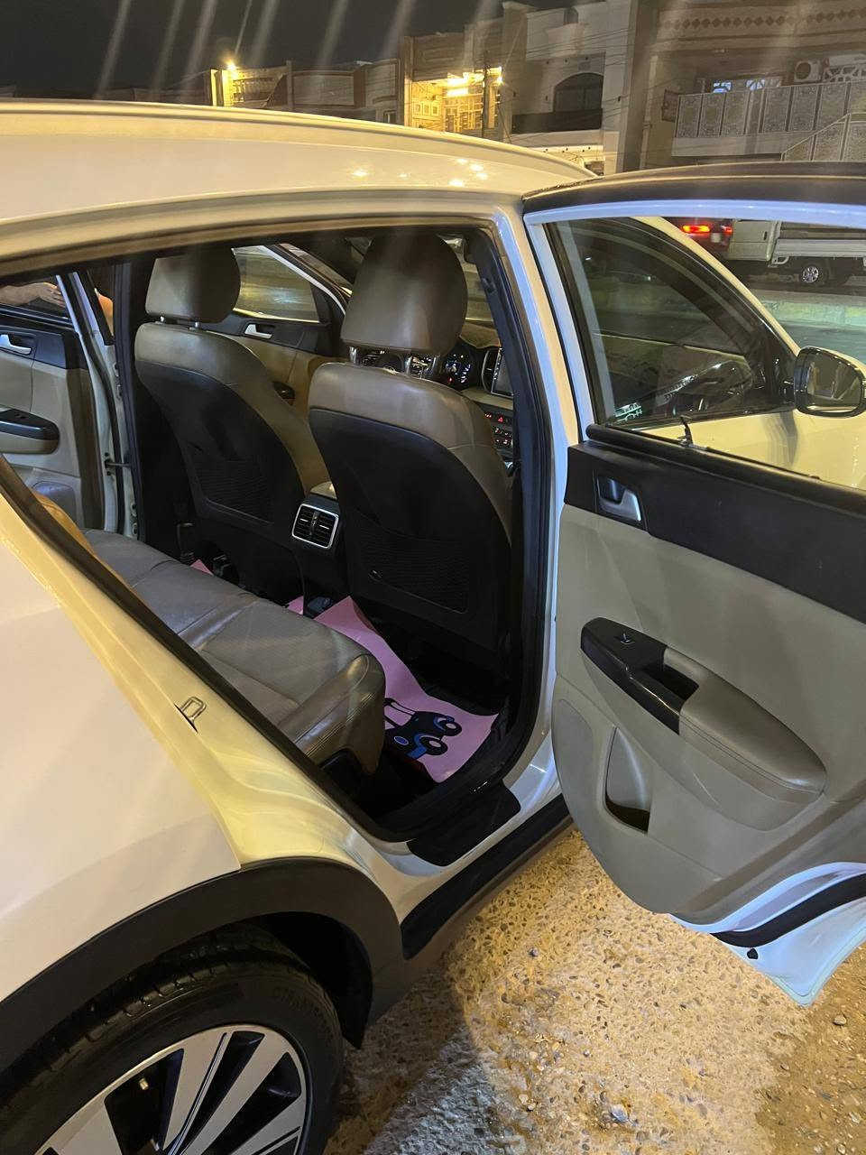السلام عليكم..
للبيع.. كيا سبورتج خليجي موديل ٢٠١٩ مكفولة من الحادث ماعدا صبغ في البنيد أثر شخوط لغد وشاصي وكير ومحرك وتبريد وكهربائيات مكفول والسونار مرفق بالمنشور
رقم بغداد دولي
محرك ٢٠٠٠ 
بانوراما
DRIVE MOODثلاثة أنظمة
مري شفط 
حساسات أمامية وخلفية 
تبريد قطعتين 
تحكمات أستيرن جهتين 
السعر ١٨٥ وبيها مجال بسيط 
موبايل ***********
