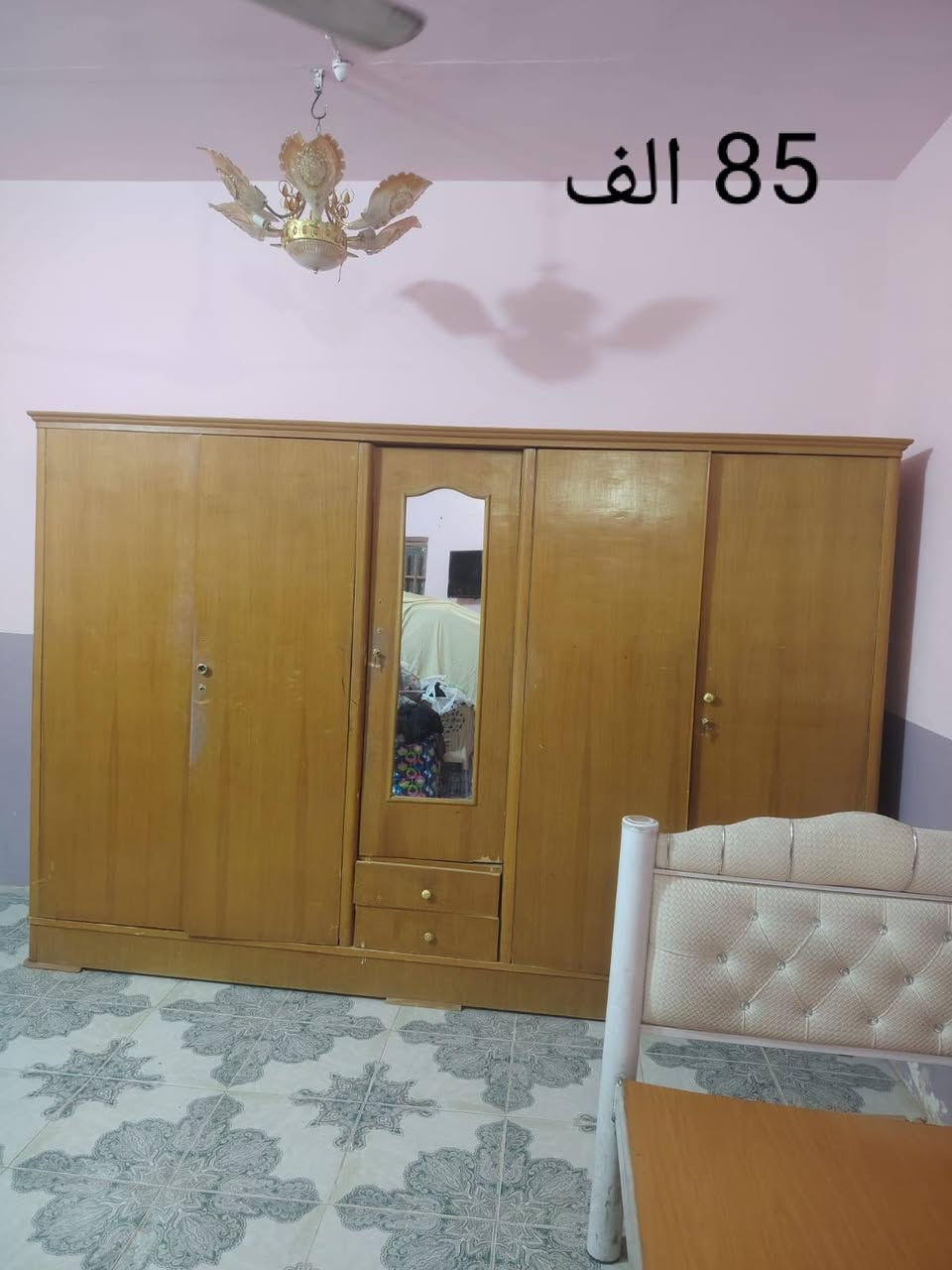 مبردة برفاب اصليه شغاله وع الفحص ب 100 الف 
كنتور تسكام خمس ابواب ب 85 الف 
ميز تواليت غرفة تركية ب 75
ثريات الزوج ب 75 الف مكاني النجف حي الزهراء للاستفسار
***********

نص مكتوب في الصور:
- 85 الف
- الزوج ب 75 الف
- 75 الف