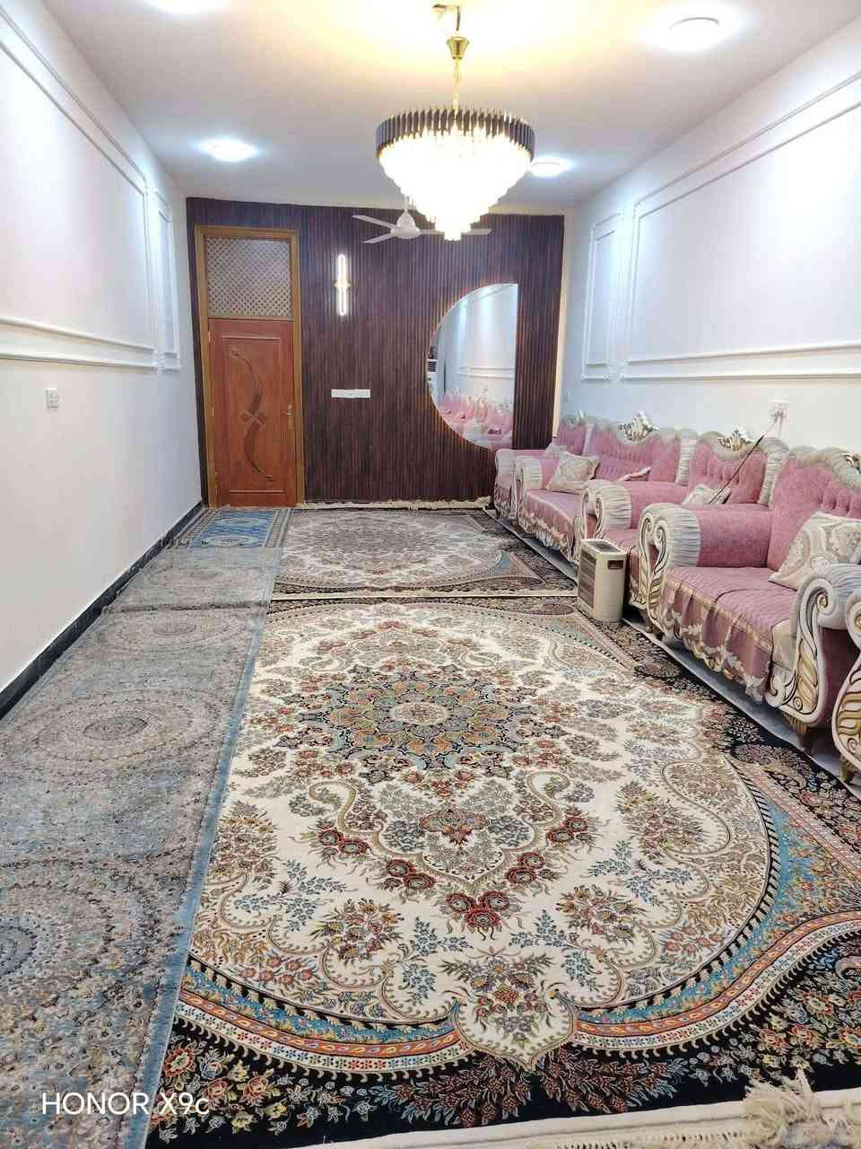 السلام علیکم
بيت للبيع طابو صرف بحي النهضة الثالثة قرب مدرسة الخلاني 
مساحته 267م والواجهه 9 و النزال 29
يحتوي البيت على:
غرفتين نوم
مطبخ
صالتين
وصحيات
للاستفسار أكثر اتصال خاص ***********
