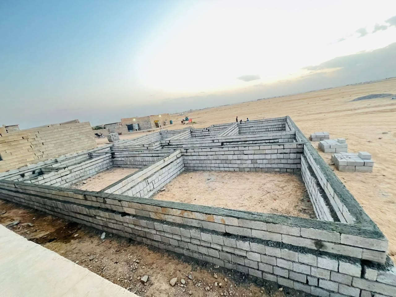 السلام عليكم اساس مدفون البيع حي الزيتون الخارطه/145 /القطعه،/300متر السعر خمسه مليون ونص وبي مجال /اتصال ***********
