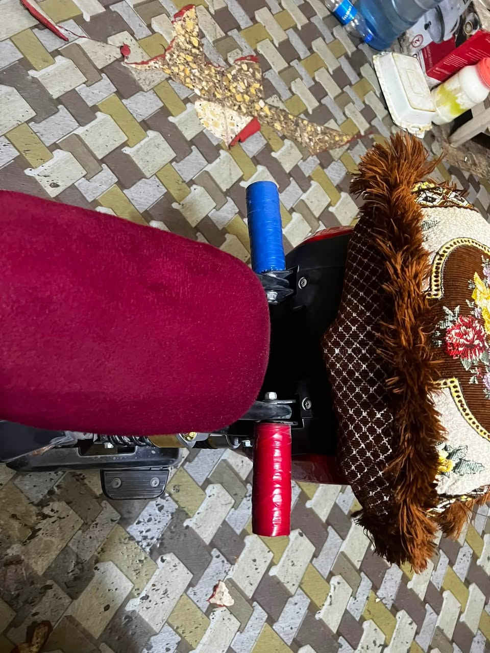سلام عليكم دراجه شحن R9 موديل 2026 دراجه مكفوله نضيفه كلشي مابيه جديده سرعه 109 (5 بطاريات جديدات وكاله لايت قوي إشارات دبل إشاره نشره تاير جديد دراجه جديده شرط الفحص دراجتي مال جمبازي 😁🩵 سعره 550 بيها مجال حك جيه عنواني نجف رقم هاتفي اي ستفسار ***********
