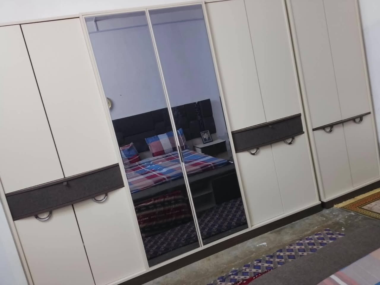 سلام عليكم مكلف بل نشر غرفه نوم لبيع *********** هاذه رقم صاحبهه بعدهه جديده

