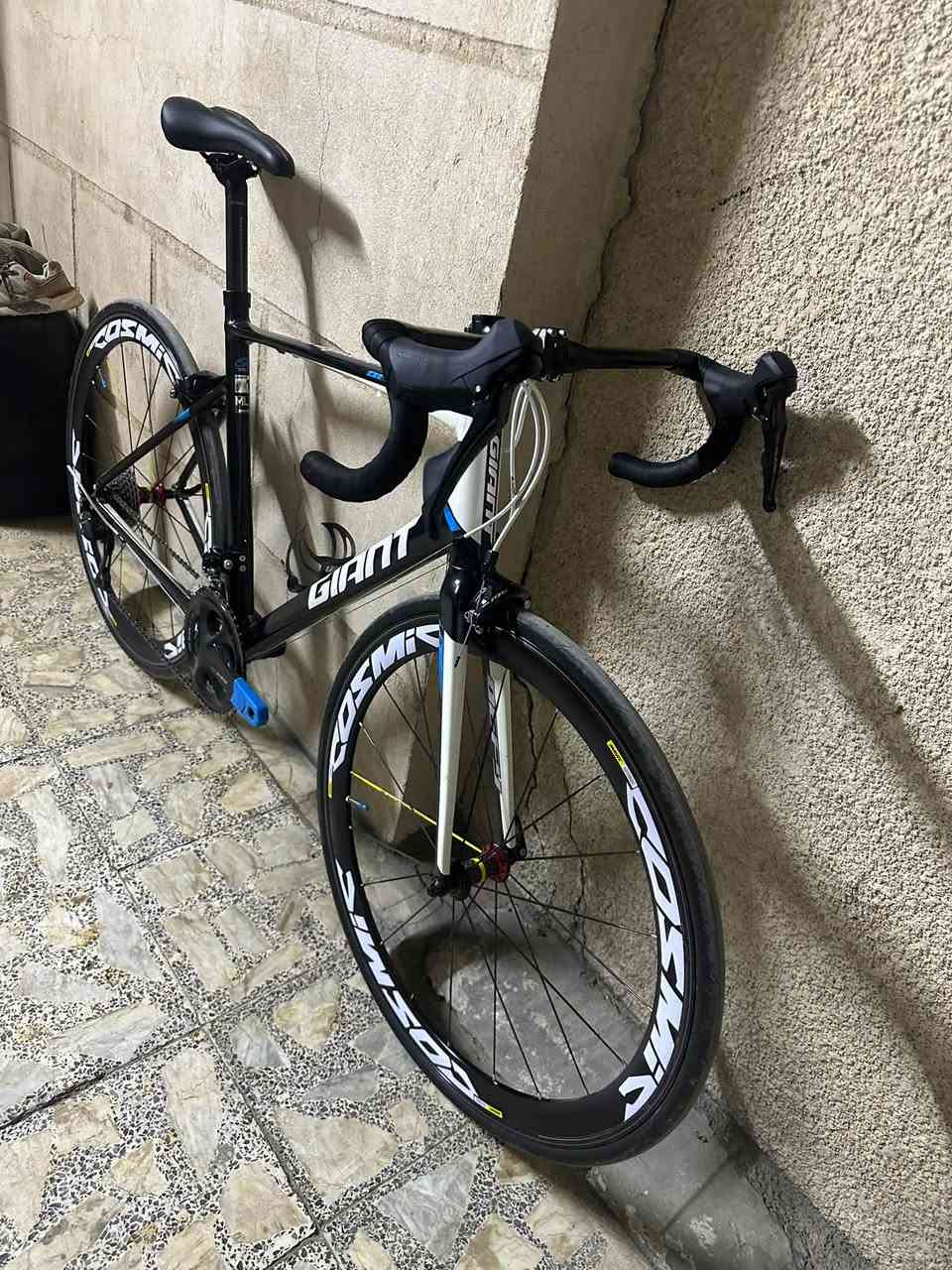 GIANT DEFY ALUXX 2018 🇹🇼
•
•

دراجة الطريق (Road bike) ماركة جاينت للبيع فقط
معدن الدراجة المنيوم الماشة و مدة السرج كاربون فايبر
(البلادي من الوكالة) 

نسبة النضافه 99‎%‎
ابعاد الفريم : الحجم 28 / القياس 54 ML
وزن الدراجة بالكامل : 8 كلغم

مجموعة الدراجة Shimano 105 R-7000 
مطابق بدون اي اختلاف جديد مشدود اصلي استيراد واصلني Made in Japan

عدد التروس : 2 / 11
الكرنك 50 - 34 T
الدشلي 11 - 30 T

المقود (الستيرن) كاربون فايبر ماركة S-WORKS
وياله كوزمك جديد شاده 6 بنط طرب حقيقي صوت جداً عالي 

اطارات الدراجة كونتينتال  25/c700
الدراجة صلوات على النبي عروس عبالك توها طالعة من الوكاله و مجهزة على اخر حباية

السعر المطلوب: مليون و الشراي الجاد يدلل
العنوان: بغداد / الشعب / سوق شلال / قرب مركز شرطة شارع عدن
للاستفسار: ***********
