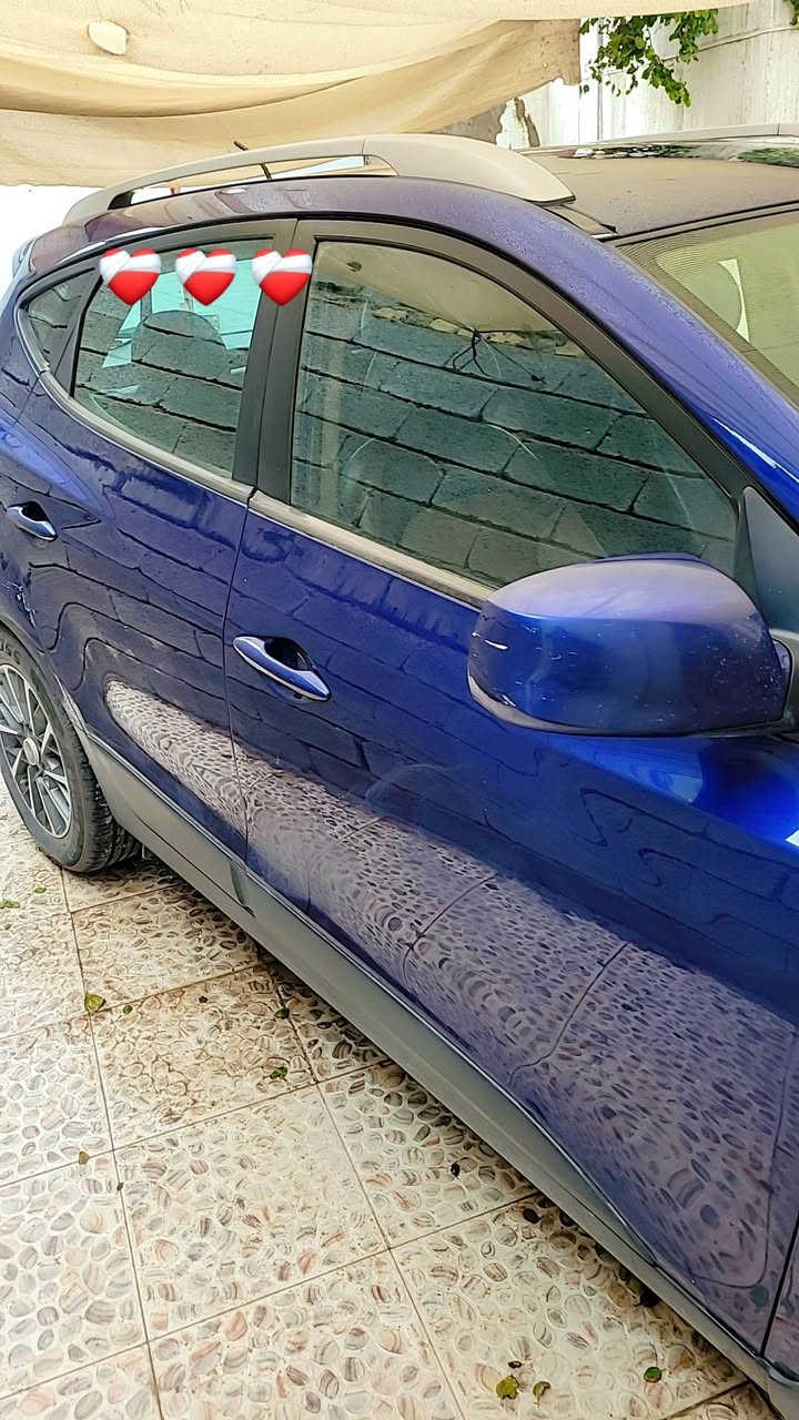 السلام عليكم 
توسان بدون صبغ 
بدون ايرباك 
بدون تبديل 
مكينه ٢٠٠٠ دوش 
كير صدر تبريد كله بشررط 
سياره ماشيه ١٠٧ حقيقي شرط فحص 
للبيع ب ١١٥ وبيها مجال 
***********
