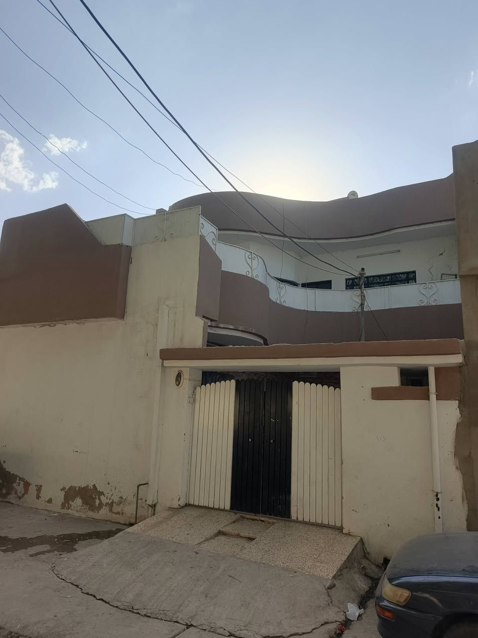 بيت طابقين للبيع في موصل حي الرشيدية قطاع 6 فرع متوسطة ابناء الاثير مساحة البيت 150 متر سند زراعي يحتوي على 6 غرف نوم +استقبال للأستفسار الاتصال على الارقام التالية 
*********** اسيا 
*********** كورك
