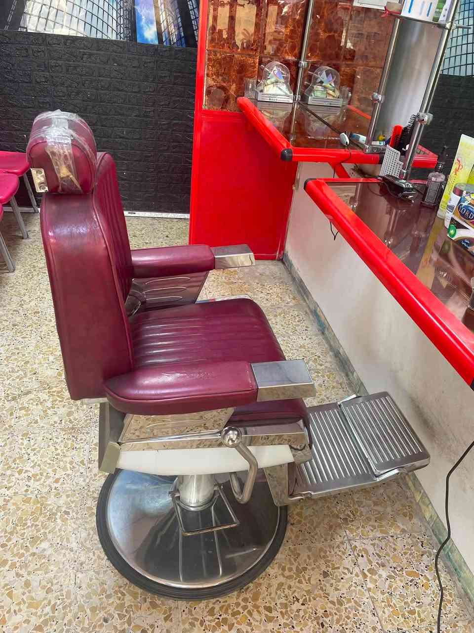 السلام عليكم كرسي حلاقه البيع
السعر 275 بي مجال حك الجيه 
بغداد مدينه الصدر 
رقم الهاتف ***********
