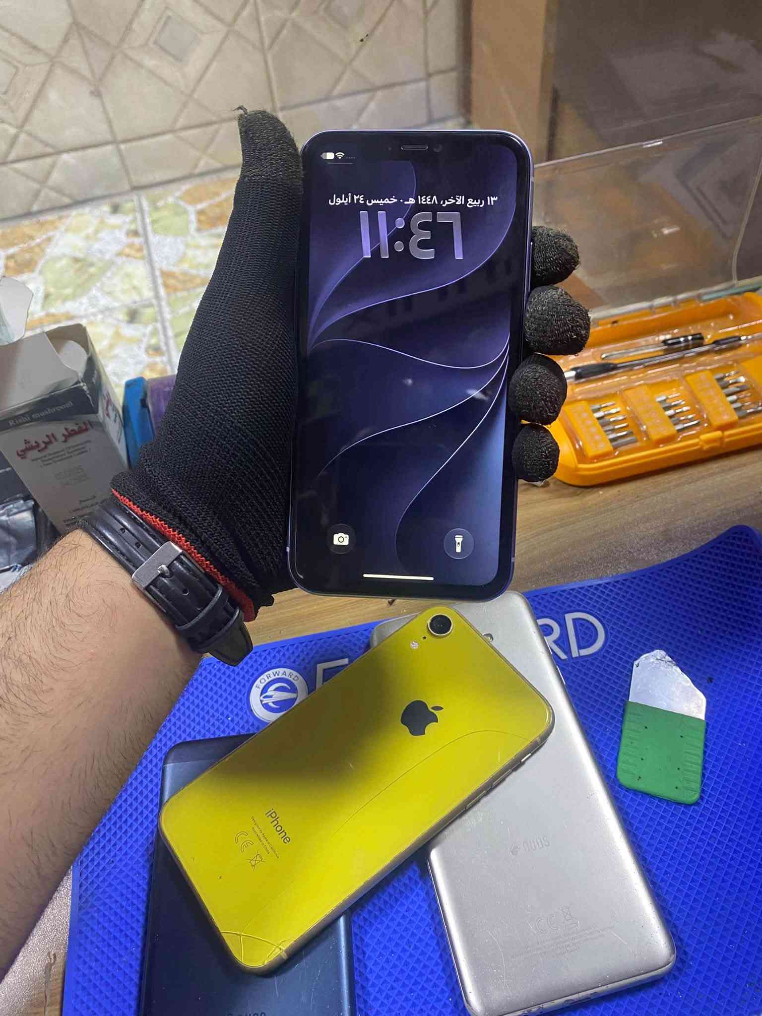آيفون اكس آر مبدل شاشة ذاكرة ٦٤  ومبدل بطارية ومفتوح تخطي بشبكة 

آيفون ١١ عادي ذاكرة ١٢٨ مبدل شاشة فقط باقي جهاز كلش نظيف 

***********  واتساب دز الي تريده يجيك السعر يركض
