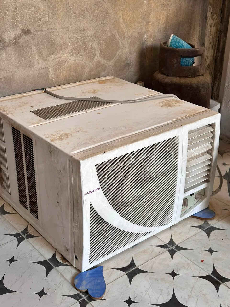 مكيف شركة المتين AL MATTEN 🌬️ ممصلح و لا مفتوح ابداً مستخدم موسم واحد فقط 
و يكون فقط تبريد ✅
السعر 300 الف قابل للتفاوض للتواصل على الرقم
 *********** 📞☎️
الموقع حي الصحه فرع المدعش 📍

