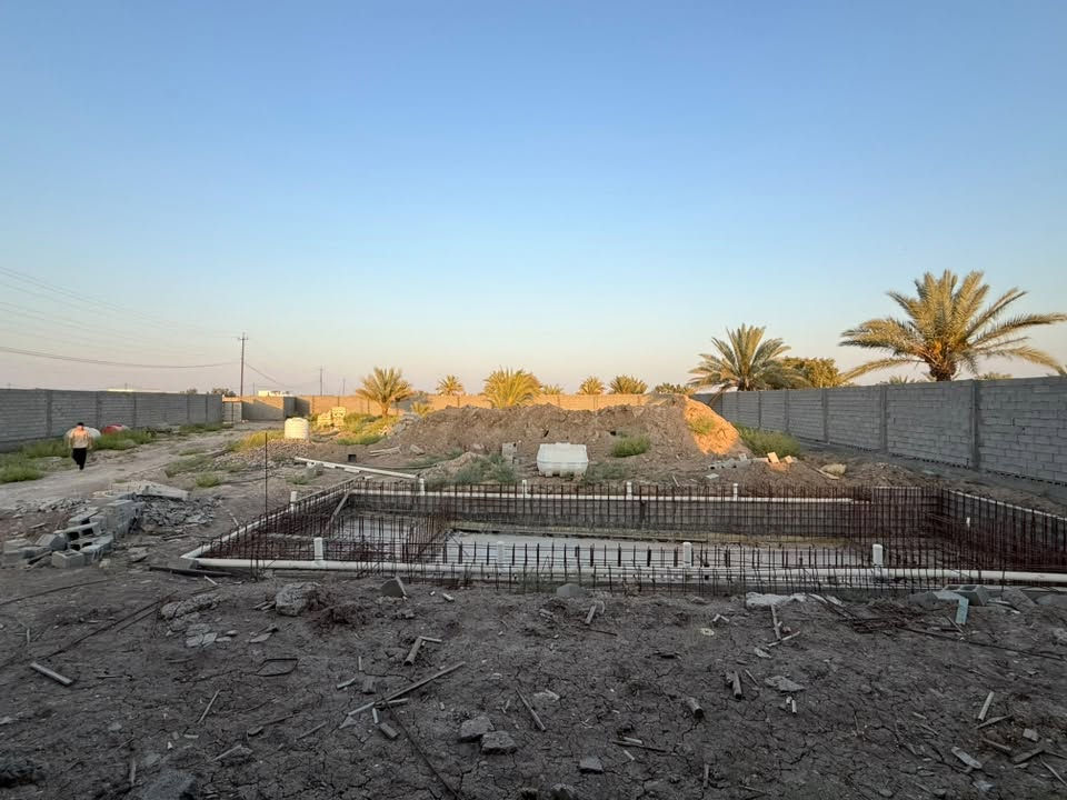 للبيع مزوعه هيكل مساحه الأرض دونم وربع كامل خدمات ماء وكهرباء واجازه بناء صنف الأرض طابو زراعي موقع المزرعه ابو غريب الحمدانيه الثانيه  قرب جسر سميلات 
الاتصال على الرقم ***********
