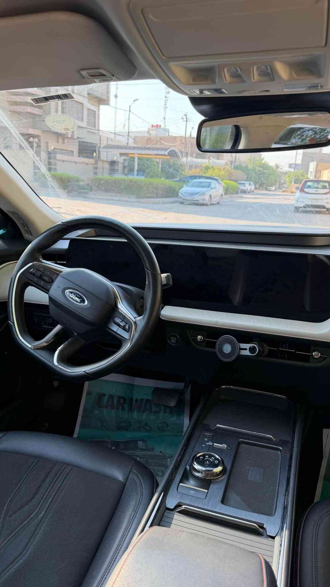٢٠٢٤ فورد تورس فئة تيتانيوم خليجي وكالة القاصد 
مواصفات السيارة 
* المحرك: 2.0L EcoBoost Turbo
* 4 سلندر
* القوة: 232 حصان.
* العزم: 382 Nm
* القير: أوتوماتيك 8 سرعات
* الدفع: أمامي FWD
* أوضاع القيادة: Normal / Sport / Eco
* خزان الوقود: 66 لتر
* ويل 19
* مقعد السائق كهربائي 10 اتجاهات
* مقعد الراكب الأمامي كهربائي 6 اتجاهات
* مكيف Dual Zone.
* إضاءة داخلية Ambient متعددة الألوان
* مرآة داخلية Auto-Dimming
* تشغيل ودخول بدون مفتاح
* نظام SYNC 4.
* Apple CarPlay.
* Android Auto.
* شاشة عدادات رقمية 8 إنش
* حساسات امامية وخلفية
* نظام النقطة العمياء 
* مانع الاصطدام الامامي
* مثبت سرعة تفاعلي 
* المحافظة على المسار
* سقف بانورامي 

حادث السيارة
- pdr ربع الجاملغ الامامي وحافة البنيد وصبغ على كد المكان 
- pdr بالجاملغ الخلفي جهة الراكب بس زغير جداً والضربة صايرة بالدعامية الخلفية
-  ضربة خفيفة بالباب خلف السائق
السعر ٢٣٠ وبيها مجال 
للتواصل خاص او واتساب *********** كربلاء, العراق
